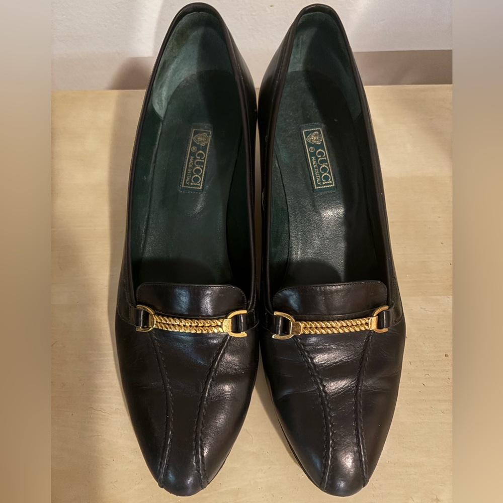 Gucci Black Leather Pumps Sole with Embossed Logo